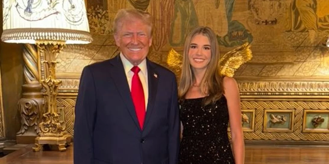 "Συγχαρητήρια παππού. Σ' αγαπώ" | O Donald Trump ποζάρει με την καλλονή 17χρονη εγγονή του