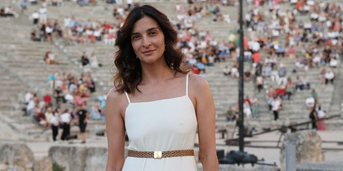 Η Αντιγόνη Κουλουκάκου υιοθέτησε δύο από τις μεγαλύτερες τάσεις του φθινοπώρου σε ένα look