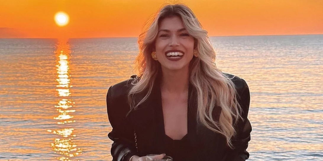 Αναρωτιέσαι ποιο είναι το ανοιξιάτικο πανωφόρι που ταιριάζει με κάθε look; Η Βάσια Κωσταρά προτείνει