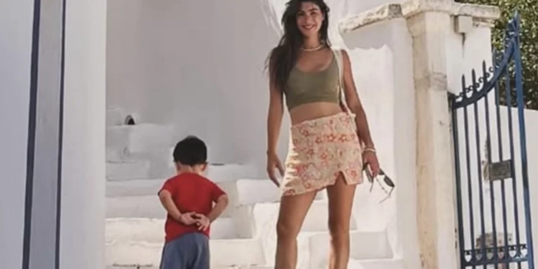 Το φωτογραφικό άλμπουμ της Χρύσας Μιχαλοπούλου από τις διακοπές στη Νάξο με τον γιο της