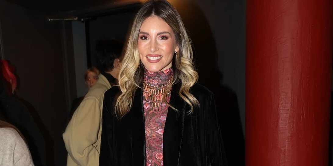 Αναρωριέσαι ποιο πανωφόρι ταιριάζει με όλα τα looks των γιορτών; Η Αθηνά Οικονομάκου προτείνει