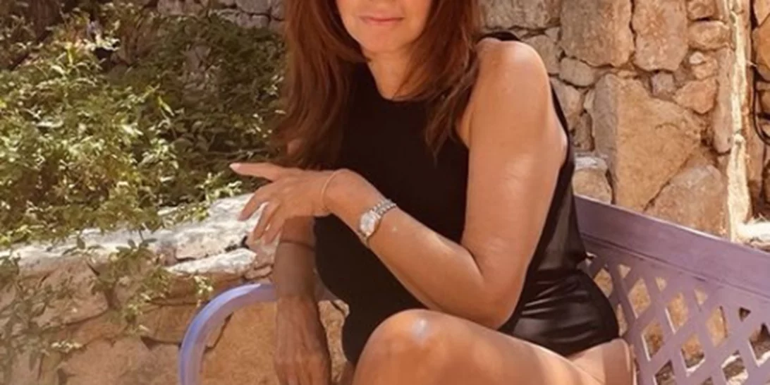 Μιμή Ντενίση | Ποζάρει με μαγιό χωρίς φίλτρα στα 68 της και εντυπωσιάζει