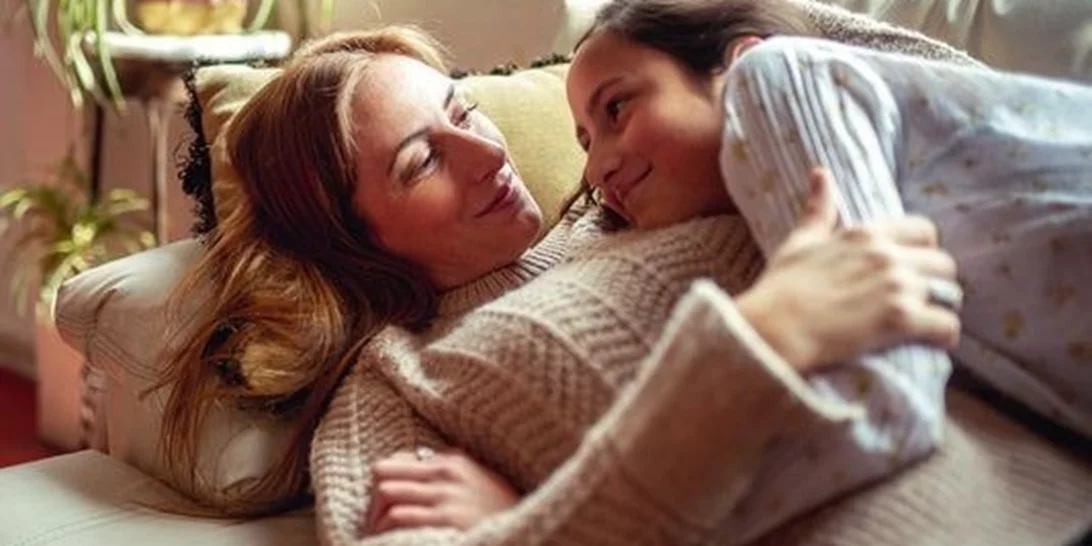 Η μέρα που κατάλαβα ότι για να μου μιλήσει η έφηβη κόρη μου, έπρεπε να "το βουλώσω"!