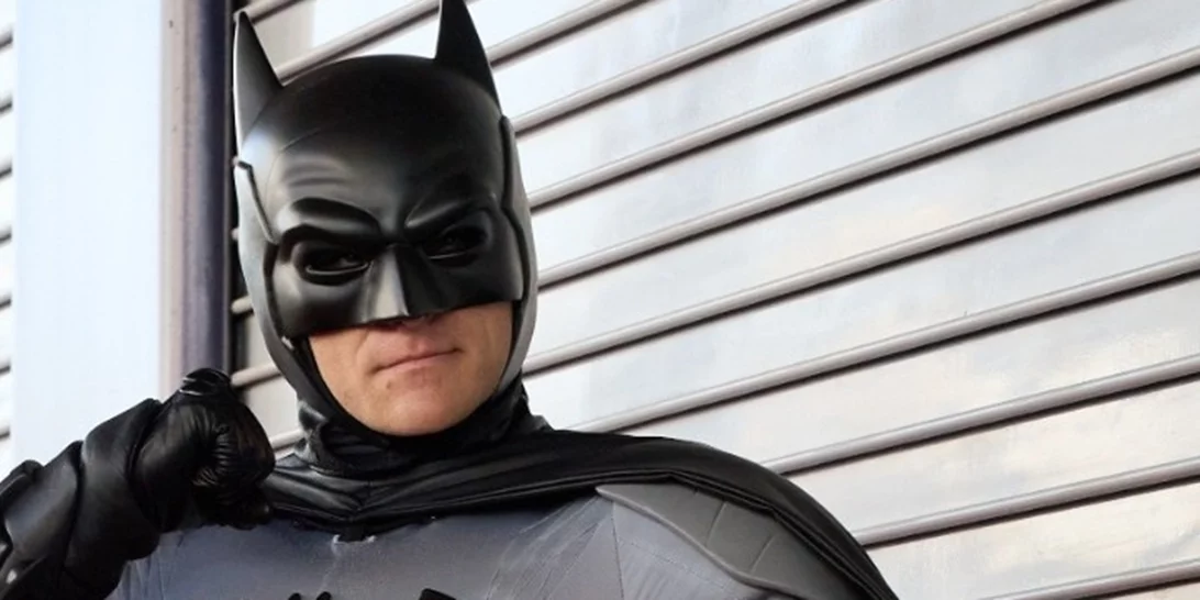 H ανθρώπινη συμπεριφορά σε δημόσιους χώρους βελτιώνεται, όταν είναι κοντά ο Μπάτμαν