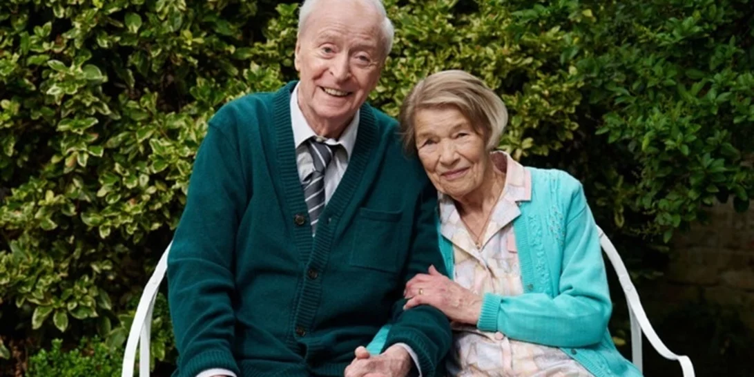 Ταινίες Πρώτης Προβολής | Το κύκνειο άσμα του Μάικλ Κέιν, η σπαραχτική φωνή της Χιντ και ο Κάρολος Ντίκενς αλά ελληνικά