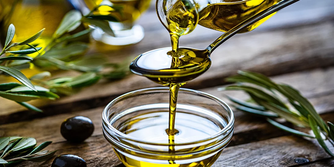 Σοκ με το ελαιόλαδο | "Έπιασε" τα 17 ευρώ το λίτρο στα ράφια των σούπερ μάρκετ - Αύξηση 70% στην τιμή χονδρικής