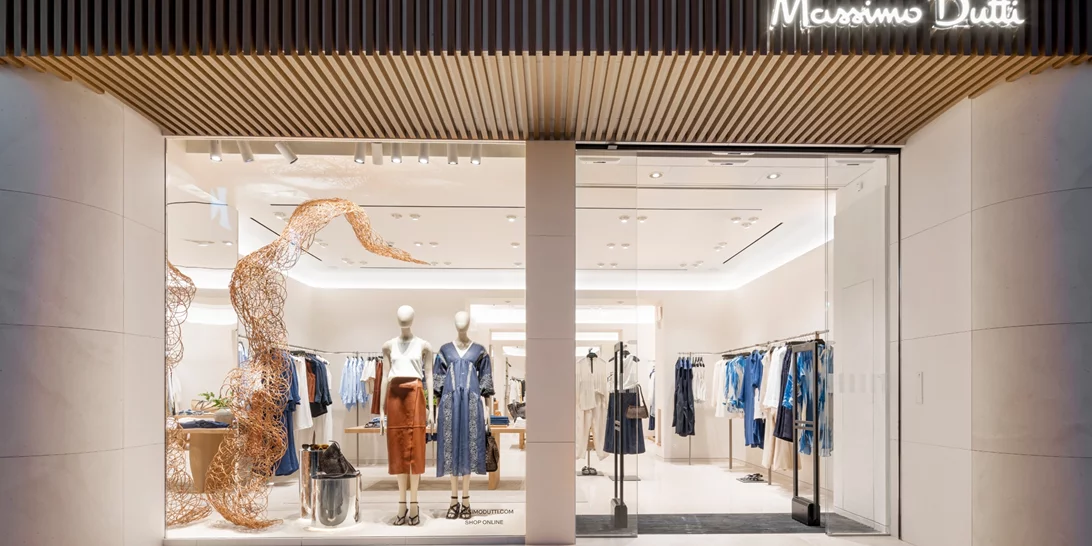 Massimo Dutti | Με νέα διακοσμητική πρόταση στο ανανεωμένο κατάστημα στην Γλυφάδα