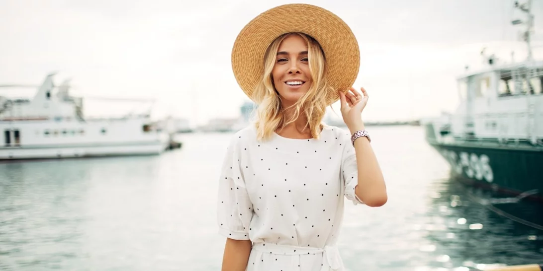 4 στιλιστικές συμβουλές για τα looks των διακοπών ώστε να είσαι καλοντυμένη από το πρωί μέχρι το βράδυ