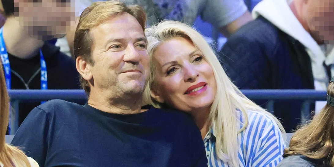 Ελένη Μενεγάκη & Μάκης Παντζόπουλος | Αγκαλιά στο γήπεδο