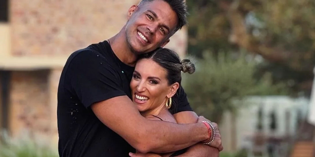 Αθηνά Οικονομάκου | Για μπάνιο με τον Μπρούνο Τσερέλα και τα παιδιά της στην Αθηναϊκή Ριβιέρα