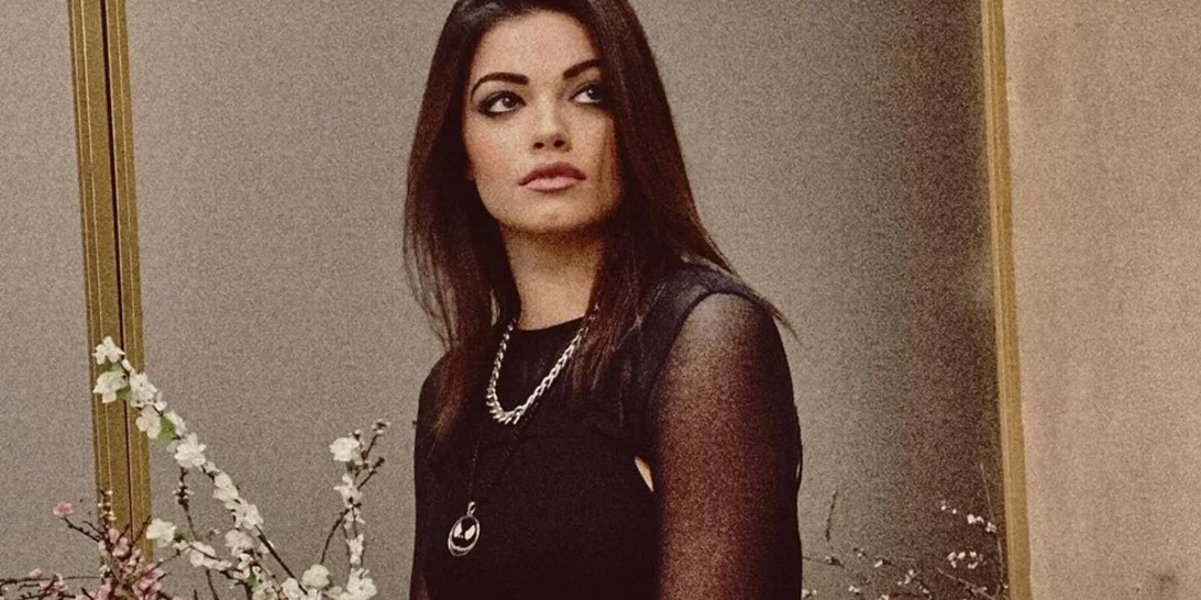 Τζένη Καζάκου | Ο μοντέρνος τρόπος που φόρεσε ένα σορτς σε βραδινή έξοδο