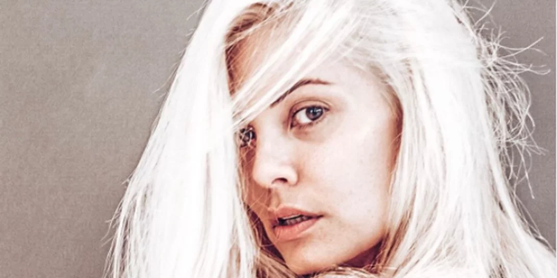 Η Μαρία Κορινθίου πιο ξανθιά από ποτέ