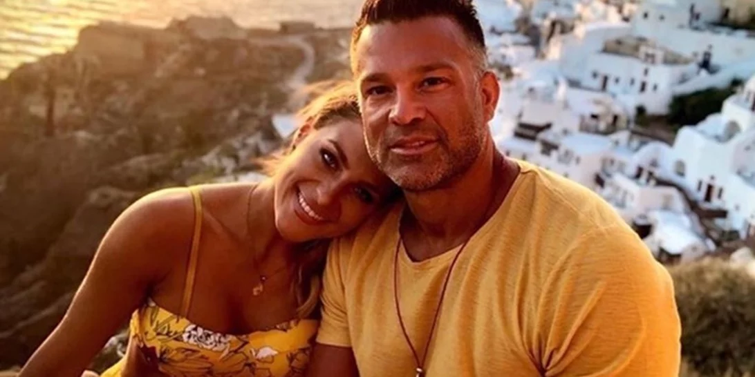 Κώστας Σόμμερ & Βαλεντίνη Παπαδάκη | Αποκαλύπτουν το πρόσωπο του γιου τους σε μια #FamilyGoals φωτογραφία