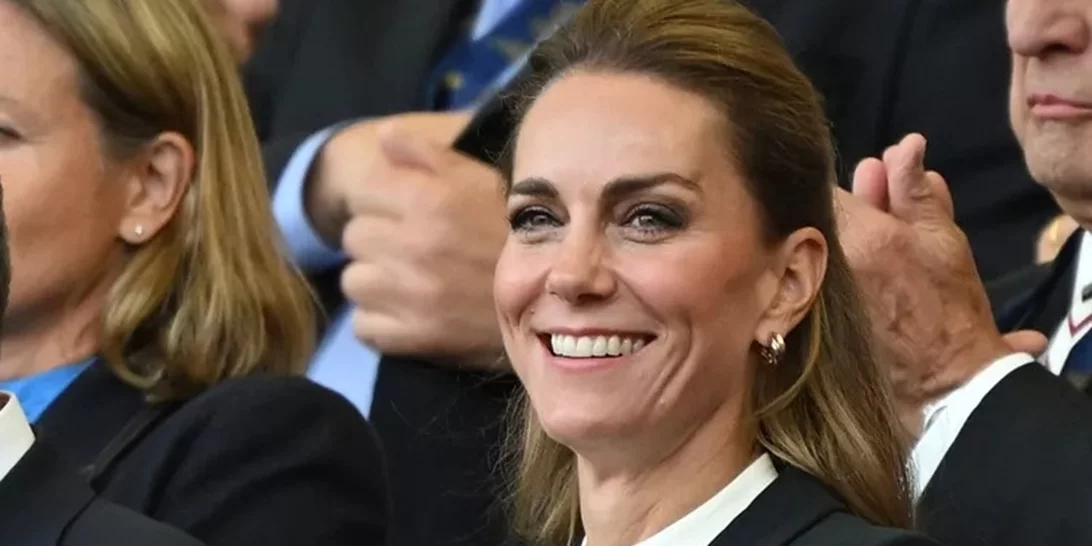 Kate Middleton | Επιστροφή στα signature καστανά μαλλιά της έπειτα από τη σύντομη blonde era της