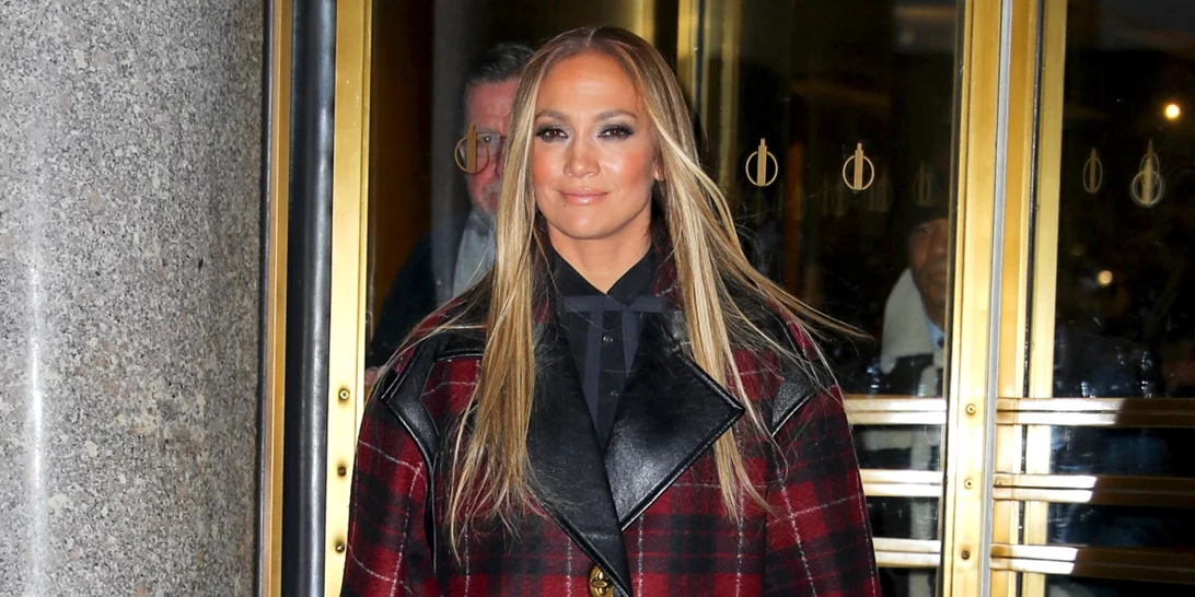 Η Jennifer Lopez και η ακατανόητη ανάγκη της να εμφανίζεται "γυμνή"