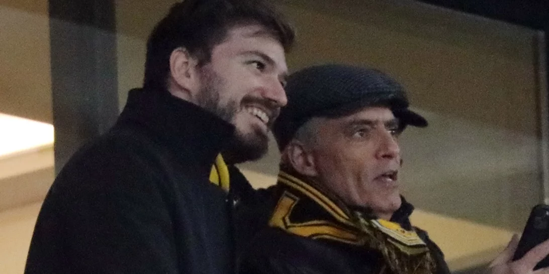 Ο Λάμπης Ευαγγελάτος αποφοίτησε από το πανεπιστήμιο | Οι φωτογραφίες της Ζέτας Θεοδωρακοπούλου