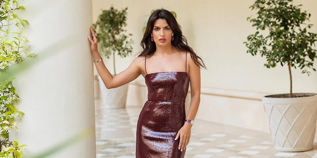 Η Τόνια Σωτηροπούλου με εντυπωσιακό μαύρο φόρεμα στο κόκκινο χαλί του Φεστιβάλ Βενετίας