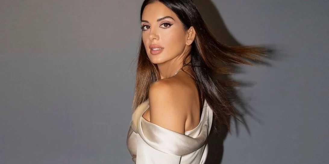 Σαν μικρό κοριτσάκι | Η Σταματίνα Τσιμτσιλή ποζάρει στο φωτογραφικό φακό