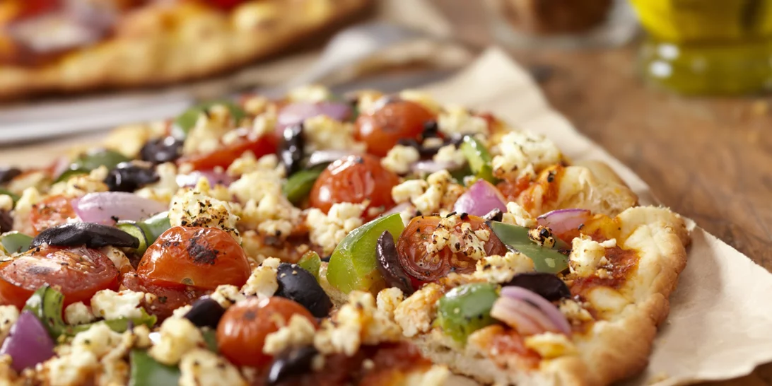 Πίτσα χωριάτικη από τον Βασίλη Καλλίδη - ό,τι πιο γευστικό μπορείς να φτιάξεις στο σπίτι