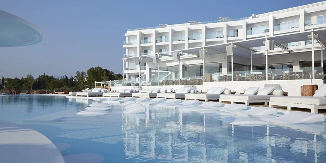 Το Nikki Beach Resort & Spa Porto Heli σου υπόσχεται τις καλύτερες διακοπές που έχεις κάνει