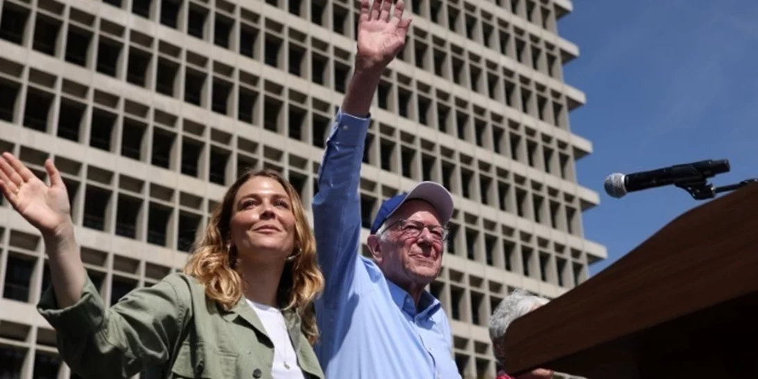 Ο Bernie Sanders στη σκηνή του Φεστιβάλ Μουσικής και Τεχνών Coachella