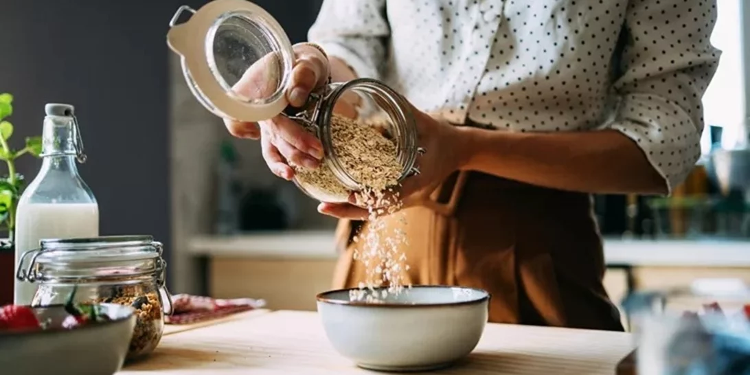 7 τροφές που θα σε βοηθήσουν να πας τουαλέτα ASAP (εκτός από τη βρώμη!)
