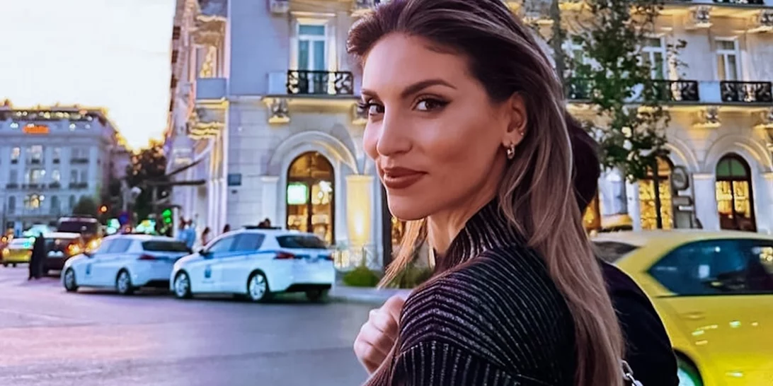 Αθηνά Οικονομάκου | Τα μοκασίνια της είναι τα ιδανικά για τις βόλτες της άνοιξης