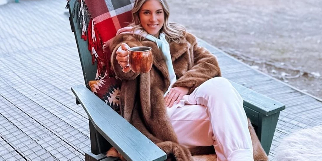 Η Αθηνά Οικονομάκου φόρεσε το παλτό που επιλέγουν το 2024 οι πιο ενημερωμένες fashionistas