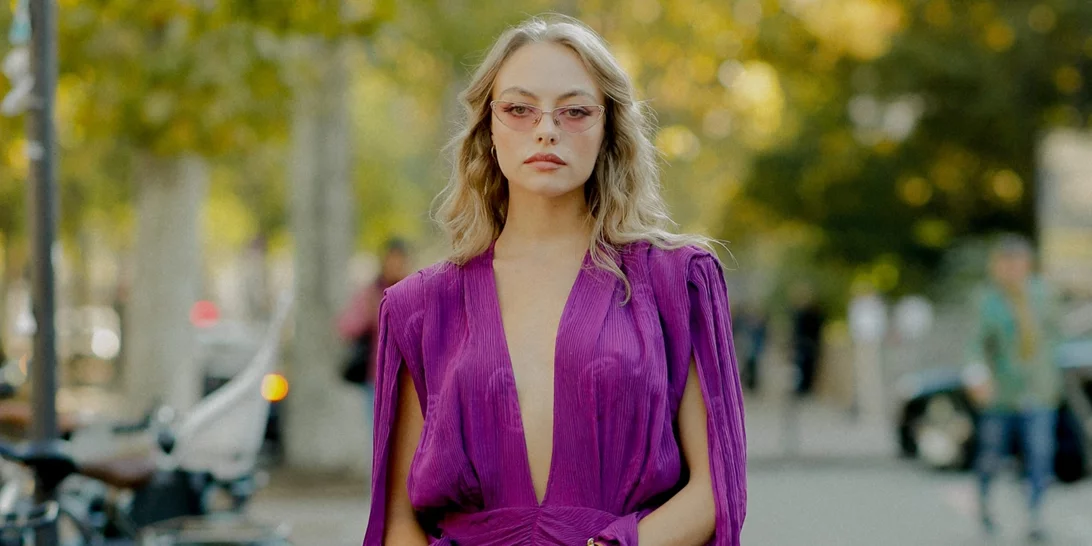 Τα στιλιστικά λάθη που πρέπει να αποφύγεις όταν φοράς χρωματιστά παντελόνια