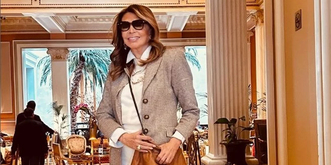 Μαριτίνα Ντενίση | Mε festive look στο σπίτι με τη μητέρα της, Μιμής - Το τραπέζι για την οικογένεια και φίλους