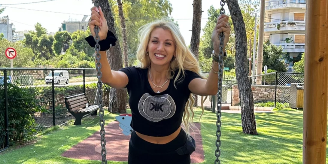 Η Κωνσταντίνα Σπυροπούλου είναι μία ευτυχισμένη μαμά | Με τον γιο της, Βλάση στις κούνιες