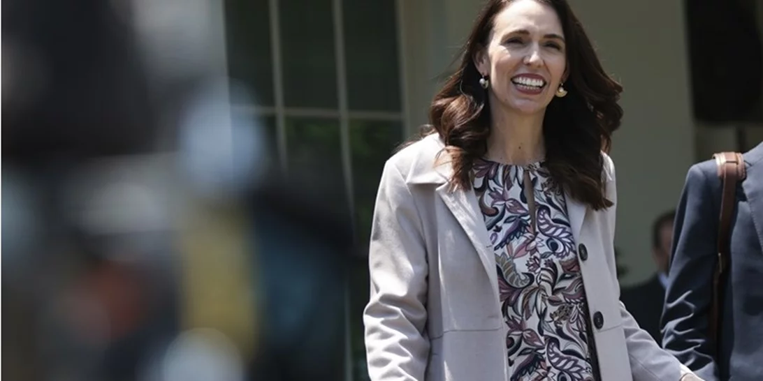 Jacinda Ardern | Μια αυθεντική πολιτικός αποχωρεί αποδεικνύοντας μέχρι τέλους ότι η παγκόσμια προσοχή της ανήκει