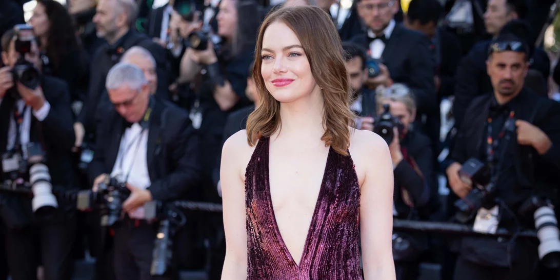 Φεστιβάλ Καννών | Η Old Hollywood εμφάνιση της Emma Stone στην πρεμιέρα της ταινίας του Γιώργου Λάνθιμου