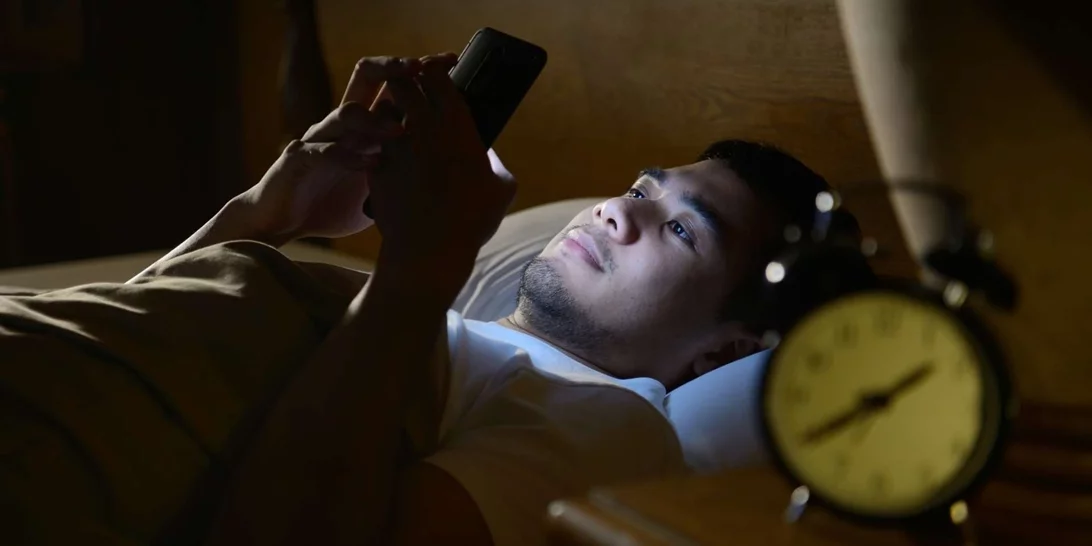 Γιατί κάνει κακό το σκρολάρισμα στο κινητό;