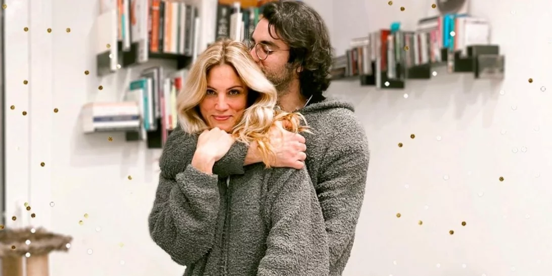 #couplegoals | Η Μαίρη Συνατσάκη και ο Ίαν Στρατής υποδέχτηκαν αγκαλιά το 2022