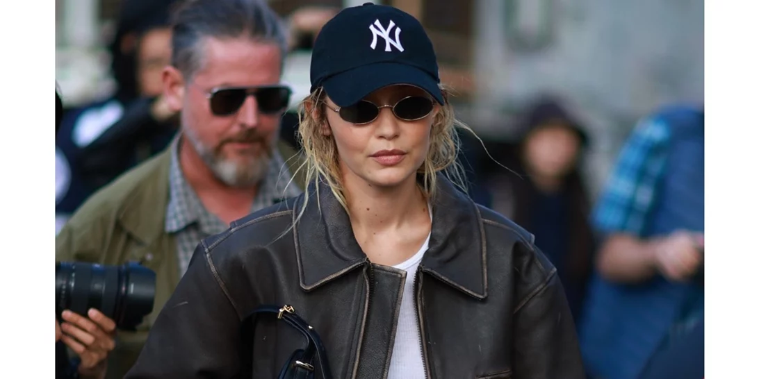 Η Gigi Hadid με το leather jacket από τη Mango που είναι απαραίτητο για το φθινόπωρο