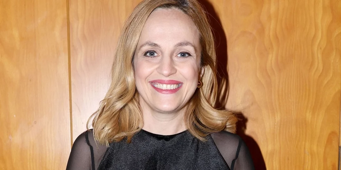 Η Έλενα Μαυρίδου με βελούδινο μίνι φόρεμα | Η εμφάνιση με την αδερφή της, Δήμητρα