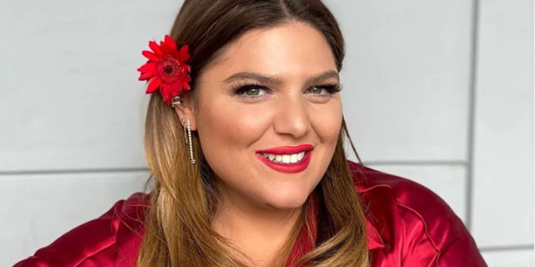 Το Zara φόρεμα που μπορείς να φορέσεις από το γραφείο έως την παραλία | Το λατρεύει και η Δανάη Μπάρκα