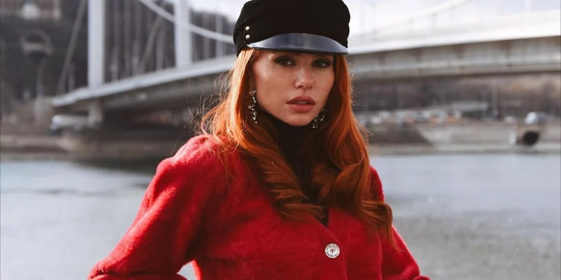 Η Έβελυν Καζαντζόγλου στο Missbloom | Τι φορά όταν θέλει να νιώσει αυτοπεποίθηση;