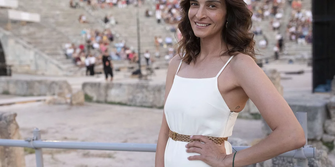 Αντιγόνη Κουλουκάκου | Πώς θα αντιγράψεις πανεύκολα τα ανάλαφρα, κυματιστά μαλλιά της ηθοποιού