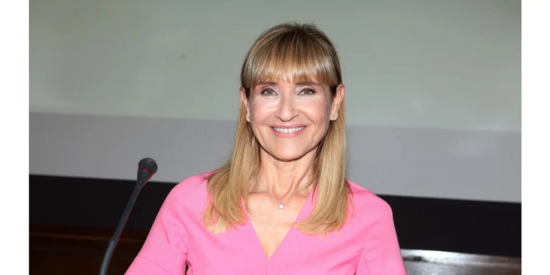 Η Μάρα Ζαχαρέα φόρεσε κόκκινο καλσόν, υιοθετώντας μία από τις πιο hot τάσεις του 2023