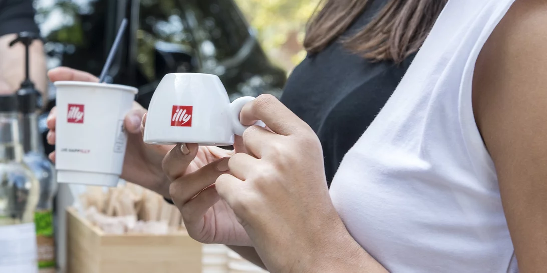 #cupsidedown | Ο καφές άλλαξε ... οπτική γωνία και μάς χάρισε το καλύτερο ξεκίνημα στην ημέρα μας