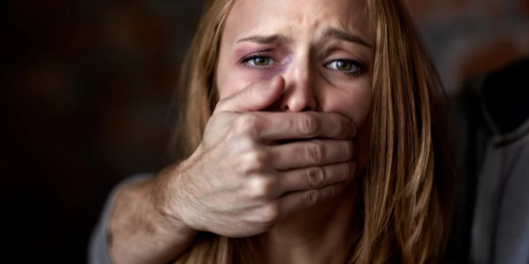 Σοκάρουν οι καταγγελίες βιασμού για Έλληνα ηθοποιό