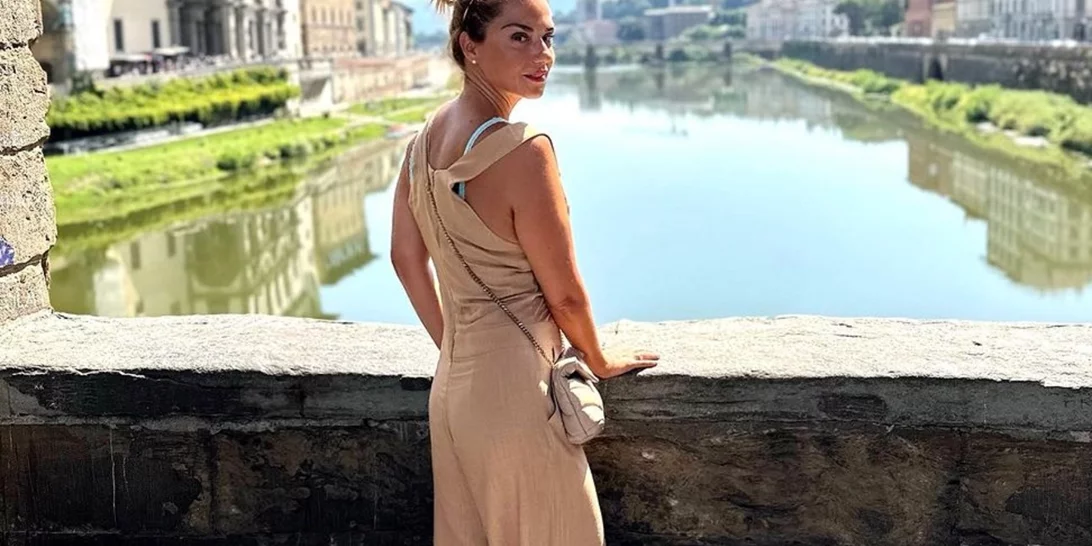 Η Βάσω Λασκαράκη προτείνει πώς να φορέσουμε το ροζ αυτή την εποχή