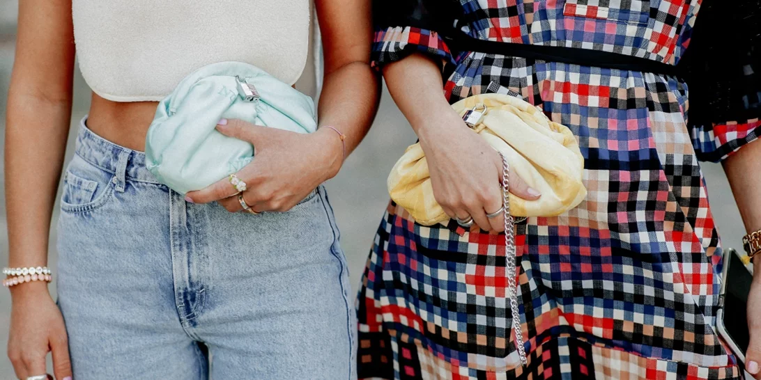 5 τσάντες που δεν θα σταματήσεις να κρατάς την άνοιξη και κοστίζουν μέχρι 30 ευρώ