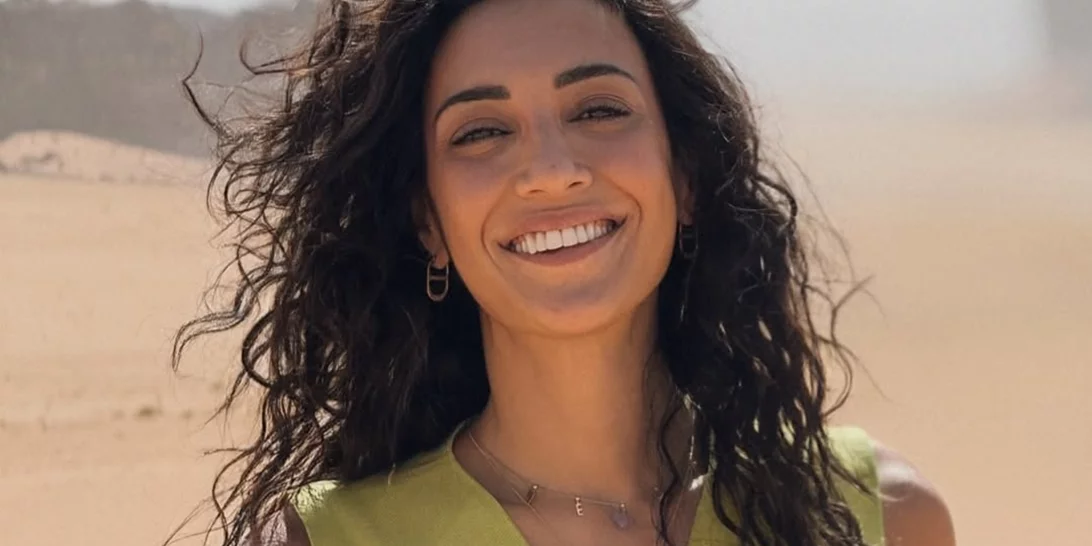 Η Ευγενία Σαμαρά με πολύχρωμο πλεκτό καπέλο | Κοστίζει 15,99 ευρώ & θα το βρεις στη Zara