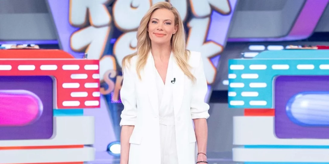 Αναρωτιέσαι τι θα φορέσεις στην Ανάσταση; Το κοστούμι της Ζέτας Μακρυπούλια θα σε ενθουσιάσει