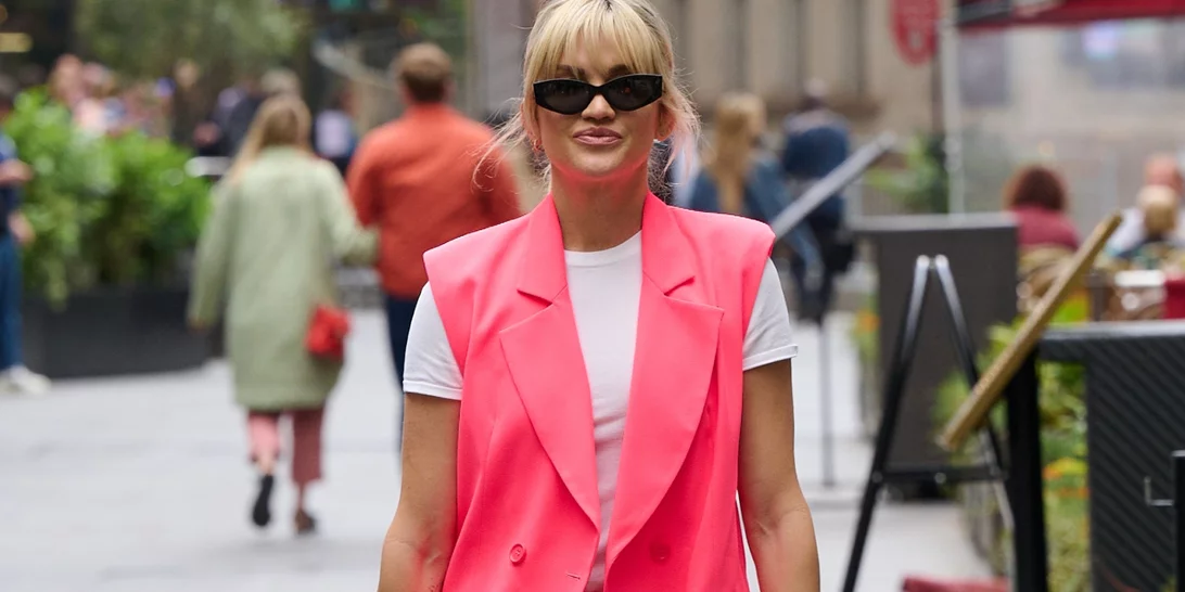 Τα κομψά looks που μπορείτε να δημιουργήσετε με ένα γιλέκο φέτος το καλοκαίρι