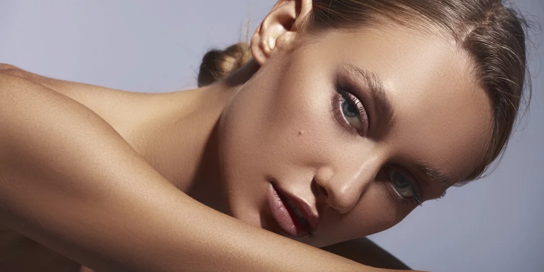 5 αντηλιακά προσώπου υψηλής προστασίας με χρώμα, που χαρίζουν ένα bronzed εφέ στην επιδερμίδα