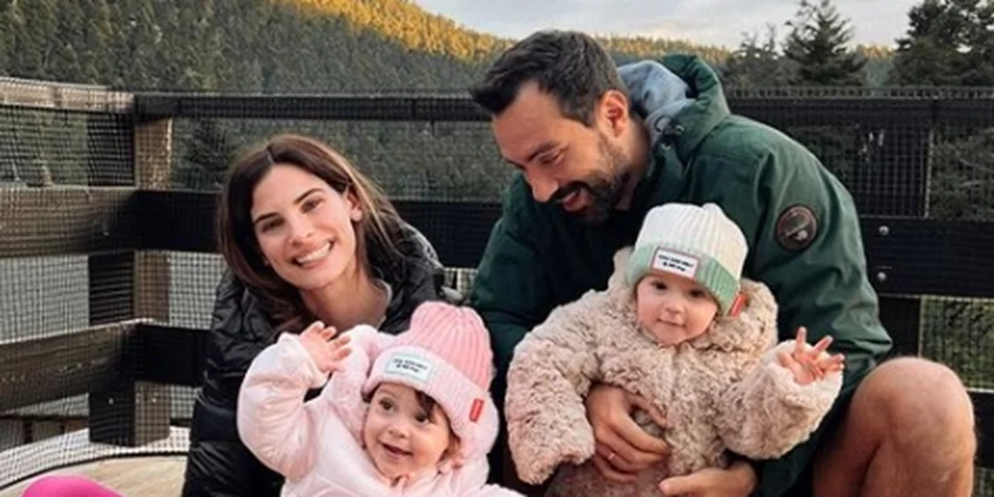 Αριάνα και Φιλίππα Τανιμανίδη | Τσουγκρίζουν αυγά φορώντας ασορτί outfits και δέχονται δεκάδες αρνητικά σχόλια